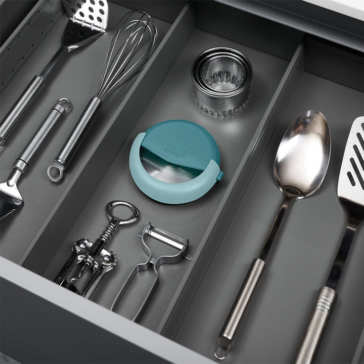Joseph Joseph Duo Pizza Cutter Dark Opal