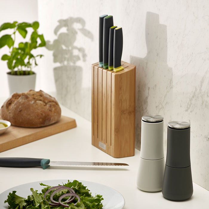 Milltop Non-spill salt &amp; pepper mill set
